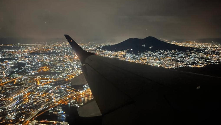 Napoli dall&#8217;oblò dell&#8217;aereo: Insigne innamorato posta la stupenda foto sui social 