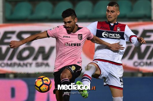 PALERMO, ITALY - FEBRUARY 05: Stefan Silva (L) of Palermo and Aleandro Rosi of Crotone compete for the ball during the Serie A match between US Citta di Palermo and FC Crotone at Stadio Renzo Barbera on February 5, 2017 in Palermo, Italy. (Photo by Tullio M. Puglia/Getty Images) PALERMO, ITALY - FEBRUARY 05: Stefan Silva (L) of Palermo and Aleandro Rosi of Crotone compete for the ball during the Serie A match between US Citta di Palermo and FC Crotone at Stadio Renzo Barbera on February 5, 2017 in Palermo, Italy. (Photo by Tullio M. Puglia/Getty Images)