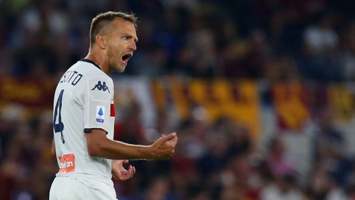 ROME, ITALY - AUGUST 25: Domenico Criscito of Genoa CFC reacts after scoring the team's second goal from penalty spot during the Serie A match between AS Roma and Genoa CFC at Stadio Olimpico on August 25, 2019 in Rome, Italy. (Photo by Paolo Bruno/Getty Images) Genoa, Criscito migliora: quando può rientrare dopo l’infortunio - immagine 1