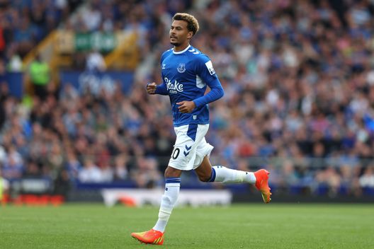 LIVERPOOL, ENGLAND - AUGUST 06: Dele Alli of Everton in action during the Premier League match between Everton FC and Chelsea FC at Goodison Park on August 06, 2022 in Liverpool, England. (Photo by Chris Brunskill/Fantasista/Getty Images) Lampard “liquida” Dele Alli: “C’è interesse per lui, qui resta dietro le quinte, serve una soluzione” - immagine 1