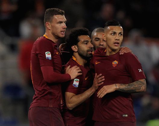  ROME, ITALY - FEBRUARY 19: Mohamed Salah with his teammates of AS Roma celebrates after scoring the team's second goal during the Serie A match between AS Roma and FC Torino at Stadio Olimpico on February 19, 2017 in Rome, Italy. (Photo by Paolo Bruno/Getty Images) 