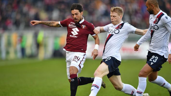 TURIN, ITALY - JANUARY 12:  Simone Verdi (L) of Torino FC is challenged by Jerdy Schouten of Bologna FC during the Serie A match between Torino FC and Bologna FC at Stadio Olimpico di Torino on January 12, 2020 in Turin, Italy.  (Photo by Valerio Pennicino/Getty Images) 