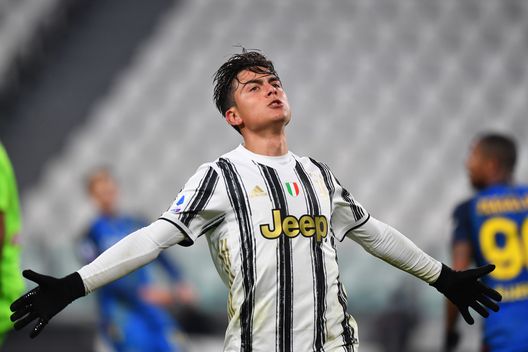 TURIN, ITALY - JANUARY 03: Paulo Dybala of Juventus F.C. celebrates after scoring their team's fourth goal during the Serie A match between Juventus and Udinese Calcio at Allianz Stadium on January 03, 2021 in Turin, Italy. Sporting stadiums around Italy remain under strict restrictions due to the Coronavirus Pandemic as Government social distancing laws prohibit fans inside venues resulting in games being played behind closed doors. (Photo by Valerio Pennicino/Getty Images) Vierchowod: “Juve, giusto non rinnovare a Dybala e Allegri senza il quarto posto rischia”- immagine 2