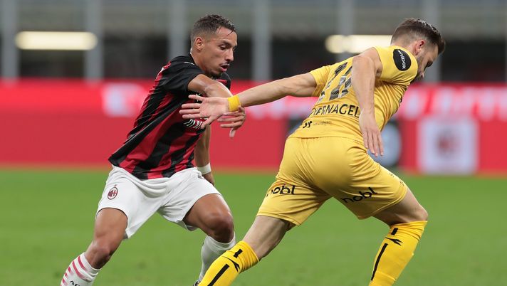 MILAN, ITALY - SEPTEMBER 24: Ismael Bennacer of AC Milan competes for the ball with Philip Zinckernagel of Bodo Glimt during the UEFA Europa League third qualifying round match between AC Milan and Bodo Glimt at Stadio Giuseppe Meazza on September 24, 2020 in Milan, Italy. (Photo by Emilio Andreoli/Getty Images) MILAN, ITALY - SEPTEMBER 24: Ismael Bennacer of AC Milan competes for the ball with Philip Zinckernagel of Bodo Glimt during the UEFA Europa League third qualifying round match between AC Milan and Bodo Glimt at Stadio Giuseppe Meazza on September 24, 2020 in Milan, Italy. (Photo by Emilio Andreoli/Getty Images)