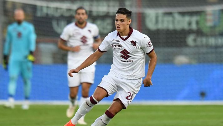 CREMONA, ITALY - AUGUST 27: Samuele Ricci of Torino FC in action during the Serie A match between US Cremonese and Torino FC at Stadio Giovanni Zini on August 27, 2022 in Cremona, Italy. (Photo by Alessandro Sabattini/Getty Images) Torino, novità sull’infortunio Ricci: la nota ufficiale e l’esito degli esami strumentali - immagine 1
