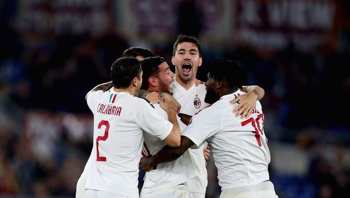 27 ottobre 2019, Roma-Milan 2-1: l'esultanza rossonera per il gol di Theo Hernández (credits: GETTY Images) 