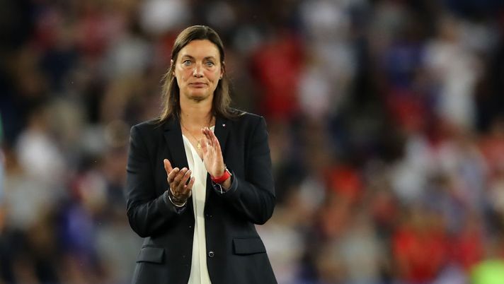 PARIS, FRANCE - JUNE 28: Corinne Diacre, Head Coach of France acknowledges the fans following the 2019 FIFA Women's World Cup France Quarter Final match between France and USA at Parc des Princes on June 28, 2019 in Paris, France. (Photo by Elsa/Getty Images) PARIS, FRANCE - JUNE 28: Corinne Diacre, Head Coach of France acknowledges the fans following the 2019 FIFA Women's World Cup France Quarter Final match between France and USA at Parc des Princes on June 28, 2019 in Paris, France. (Photo by Elsa/Getty Images)
