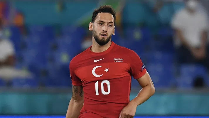 Hakan Calhanoglu (centrocampista AC Milan), qui durante Turchia-Italia 0-3 degli Europei 2021 | Milan News (Getty Images)