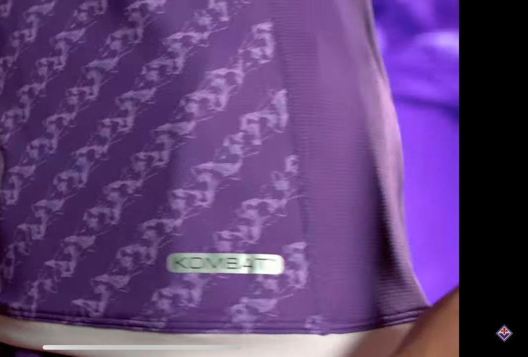 FOTO – I dettagli della nuova divisa della Fiorentina: dal colletto al DNA - immagine 6