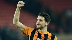 Hull City, Alex Bruce ‘licenziato’ con un tweet: la risposta sarcastica del difensore