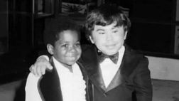 Gary Coleman e Villechaize, Patrice Evra: “Ma no, siamo io e mio fratello Tevez a 9 anni…”, e Patrick Kluivert si diverte…