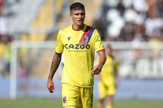 LA SPEZIA, ITALY - SEPTEMBER 04: Nicolas Martin Dominguez of Bologna FC looks on during the Serie A match between Spezia Calcio and Bologna FC at Stadio Alberto Picco on September 4, 2022 in La Spezia, Italy. (Photo by Gabriele Maltinti/Getty Images) La volontà di Dominguez: “Bologna o scudetto”. Fiorentina più lontana- immagine 2
