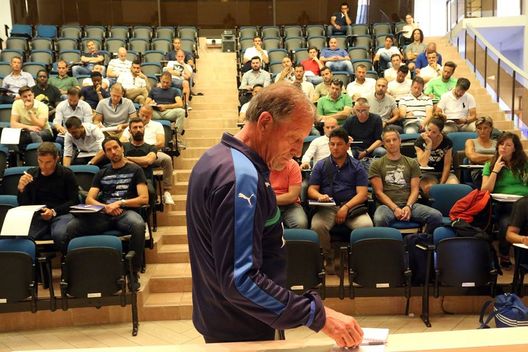 Giuseppe Scurto e Enzo Maresca Corso Allenatore Professionista UEFA A - Lezione con Ulivieri Giuseppe Scurto e Enzo Maresca Corso Allenatore Professionista UEFA A - Lezione con Ulivieri