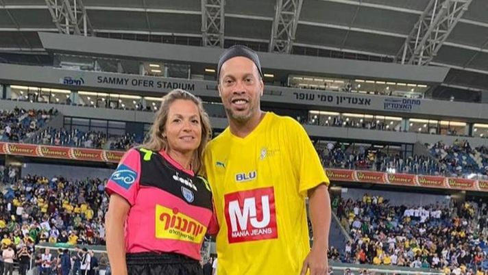 Il selfie non solo con Kakà, per non far ingelosire il Dinho... Il selfie non solo con Kakà, per non far ingelosire il Dinho...