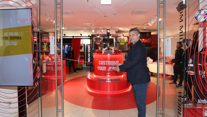Milan, inaugurato un nuovo store alla stazione centrale di Milano | News (foto acmilan)