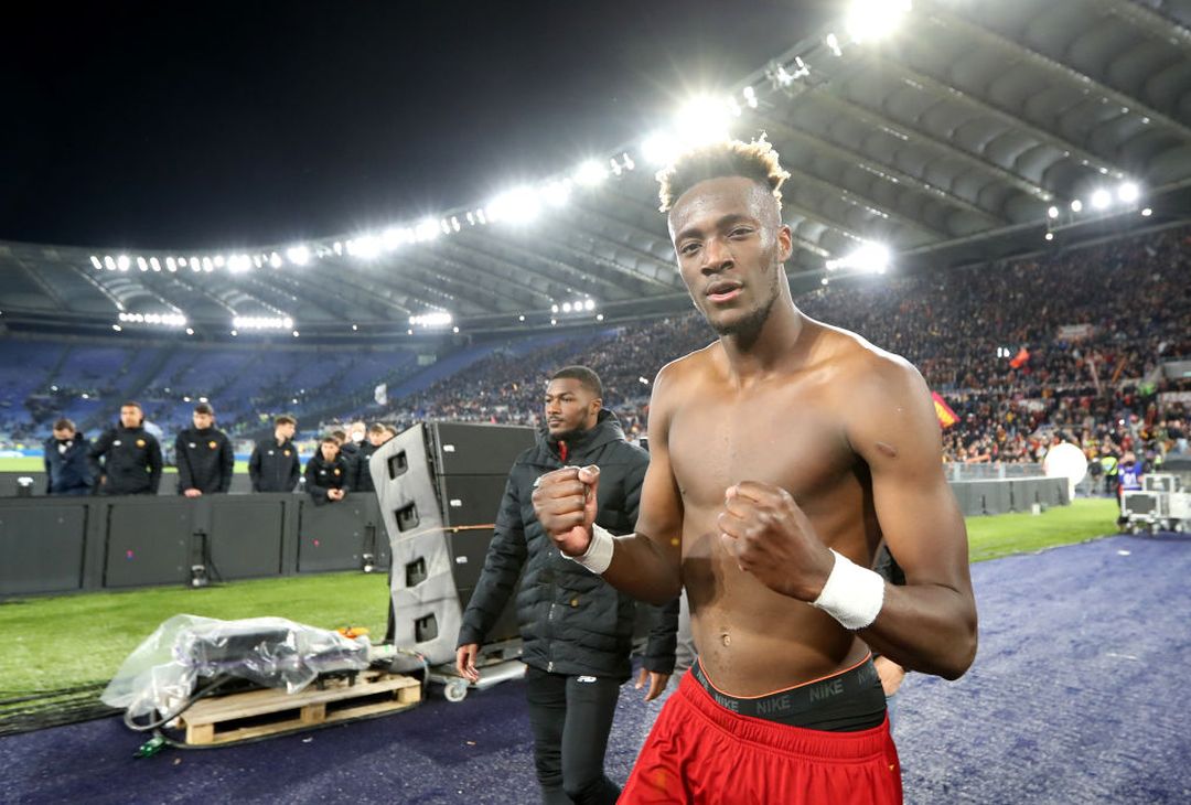 La Roma si scatena: Mancini con la bandiera, Abraham si spoglia – FOTO GALLERY - immagine 36