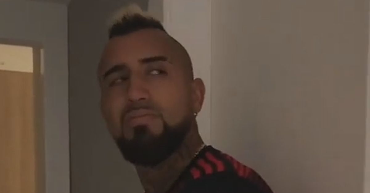 Vidal carico per la partita col Flamengo e anche suo figlio… (VIDEO) Vidal carico per la partita col Flamengo e anche suo figlio… (VIDEO)