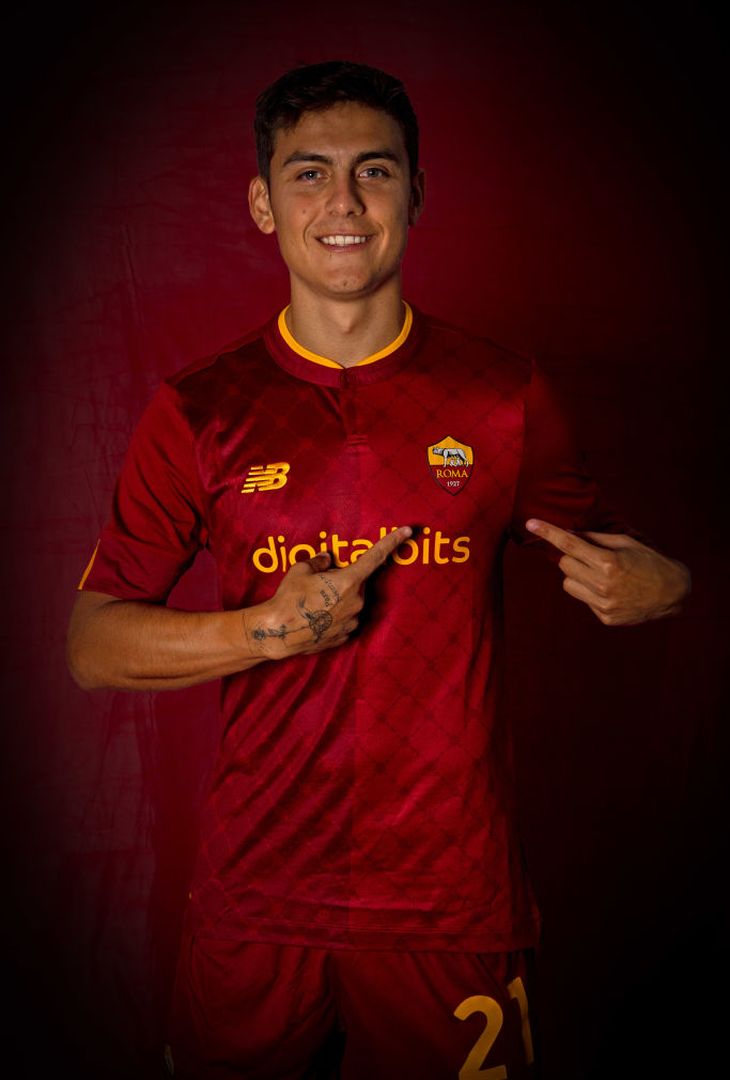 Dybala e la Roma: lo shooting suggestivo con la maglia giallorossa – FOTO GALLERY - immagine 13