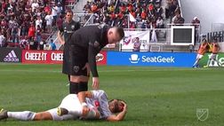 VIDEO / Il Var non risparmia Rooney: il giallo diventa rosso. Ma il fallaccio è brutale