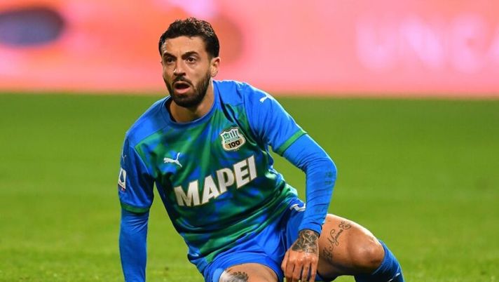 REGGIO NELL'EMILIA, ITALY - NOVEMBER 06: Francesco Caputo of US Sassuolo reacts during the Serie A match between US Sassuolo and Udinese Calcio at Mapei Stadium - Città del Tricolore on November 06, 2020 in Reggio nell'Emilia, Italy. (Photo by Alessandro Sabattini/Getty Images) Da Sassuolo: Caputo e Raspadori, cosa filtra per l’Atalanta e le prove in attacco - immagine 1
