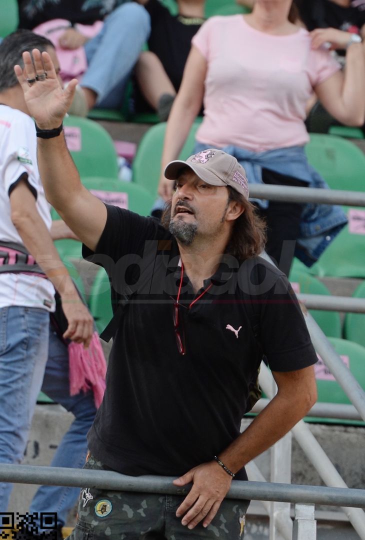Fototifo, facce da Serie B. I tifosi allo stadio per Palermo-Padova 1-0 - immagine 78