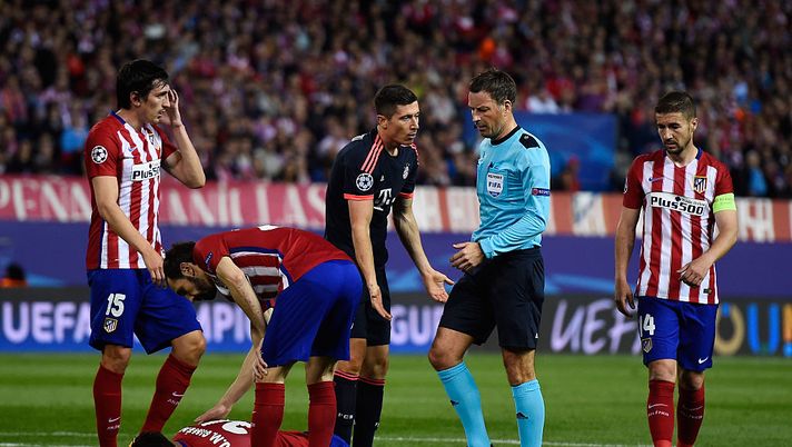 Premier League, Clattenburg rivela: “Roy Keane mi terrorizzò, mi fece cambiare decisione” Premier League, Clattenburg rivela: “Roy Keane mi terrorizzò, mi fece cambiare decisione”