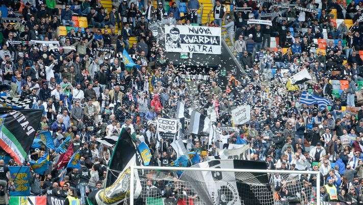 UDINE, ITALY - APRIL 23: Udinese fans shows their support during the Serie A match between Udinese Calcio and Cagliari Calcio at Stadio Friuli on April 23, 2017 in Udine, Italy. (Photo by Dino Panato/Getty Images) UDINE, ITALY - APRIL 23: Udinese fans shows their support during the Serie A match between Udinese Calcio and Cagliari Calcio at Stadio Friuli on April 23, 2017 in Udine, Italy. (Photo by Dino Panato/Getty Images)