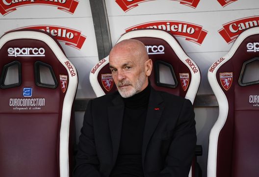 TURIN, ITALY - APRIL 10: Head coach of AC Milan Stefano Pioli looks on before the Serie A match between Torino FC v AC Milan on April 10, 2022 in Turin, Italy. (Photo by Claudio Villa/AC Milan via Getty Images) Juric imbriglia Pioli e apre la via al suo Torino: “In Europa si gioca così”- immagine 3