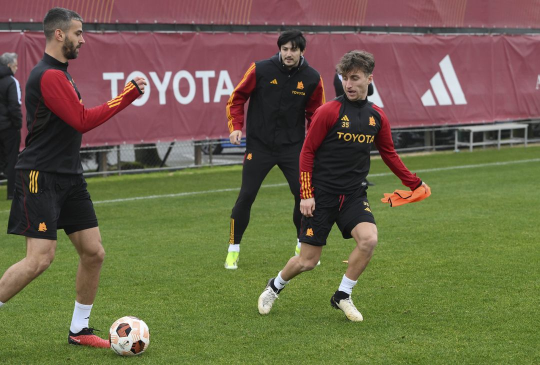 Roma in campo dopo il ko contro l’Inter: nel mirino c’è il Feyenoord – FOTOGALLERY - immagine 11