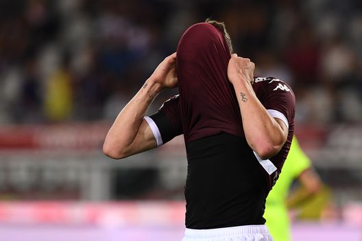 TURIN, ITALY - AUGUST 28: Andrea Belotti of FC Torino reacts after missing a penalty during the Serie A match between FC Torino and Bologna FC at Stadio Olimpico di Torino on August 28, 2016 in Turin, Italy. (Photo by Valerio Pennicino/Getty Images) TURIN, ITALY - AUGUST 28: Andrea Belotti of FC Torino reacts after missing a penalty during the Serie A match between FC Torino and Bologna FC at Stadio Olimpico di Torino on August 28, 2016 in Turin, Italy. (Photo by Valerio Pennicino/Getty Images)