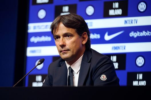 MILAN, ITALY - JULY 05: Head Coach Simone Inzaghi of FC Internazionale during the FC Internazionale Press Conference to present new season 2022-23 on July 05, 2022 in Milan, Italy. (Photo by Mattia Ozbot - Inter/Inter via Getty Images) Cerruti: “Inzaghi, gli alibi sono finiti. Un anno si può sbagliare, due no”- immagine 2