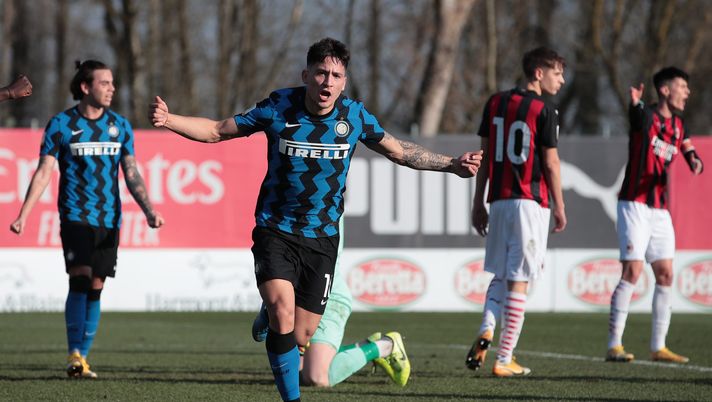 MILAN, ITALY - FEBRUARY 17: Martin Satriano Costa of FC Internazionale celebrates his second goal during the Primavera 1 TIM match between AC Milan U19 and FC Internazionale U19 at Campo Sportivo Vismara on February 17, 2021 in Milan, Italy. (Photo by Emilio Andreoli - Inter/Inter via Getty Images) 