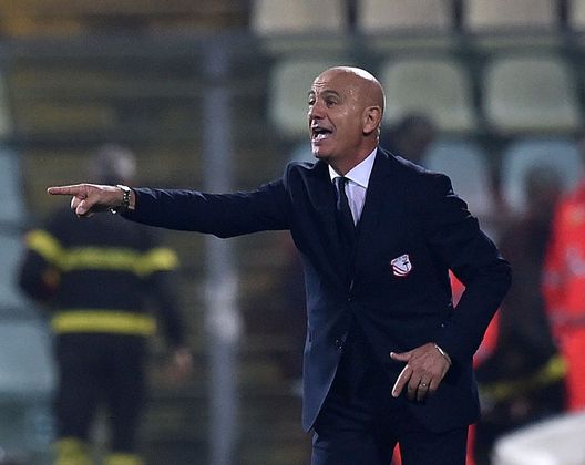 MODENA, ITALY - OCTOBER 03: Giuseppe Sannino head coach of Carpi during the Serie A match between Carpi FC and Torino FC at Alberto Braglia Stadium on October 3, 2015 in Modena, Italy. (Photo by Giuseppe Bellini/Getty Images) MODENA, ITALY - OCTOBER 03: Giuseppe Sannino head coach of Carpi during the Serie A match between Carpi FC and Torino FC at Alberto Braglia Stadium on October 3, 2015 in Modena, Italy. (Photo by Giuseppe Bellini/Getty Images)