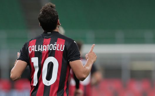 Calciomercato Napoli, Hakan Calhanoglu osservato speciale 