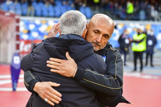 NAPLES, ITALY - APRIL 18: AS Roma coach Josè Mourinho and SSC Napoli coach Luciano Spalletti prior to the Serie A match between SSC Napoli and AS Roma at Stadio Diego Armando Maradona on April 18, 2022 in Naples, Italy. (Photo by Fabio Rossi/AS Roma via Getty Images) roma napoli