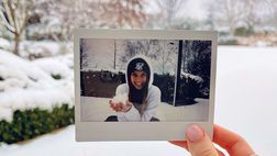 Margarida nella neve, polaroid per la fidanzata di Joao Felix: “Mani fredde, cuore caldo”