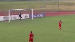 Coppa di Lituania, il portiere non riesce a “parare” di testa: autogol, poi vince 6-1