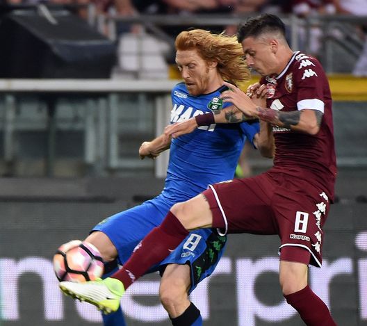 TURIN, ITALY - MAY 28: (L-R) Davide Biondini of US Sassuolo competes for the ball with Daniele Baselli of FC Torinoduring the Serie A match between FC Torino and US Sassuolo at Stadio Olimpico di Torino on May 28, 2017 in Turin, Italy. (Photo by Pier Marco Tacca/Getty Images) TURIN, ITALY - MAY 28: (L-R) Davide Biondini of US Sassuolo competes for the ball with Daniele Baselli of FC Torinoduring the Serie A match between FC Torino and US Sassuolo at Stadio Olimpico di Torino on May 28, 2017 in Turin, Italy. (Photo by Pier Marco Tacca/Getty Images)