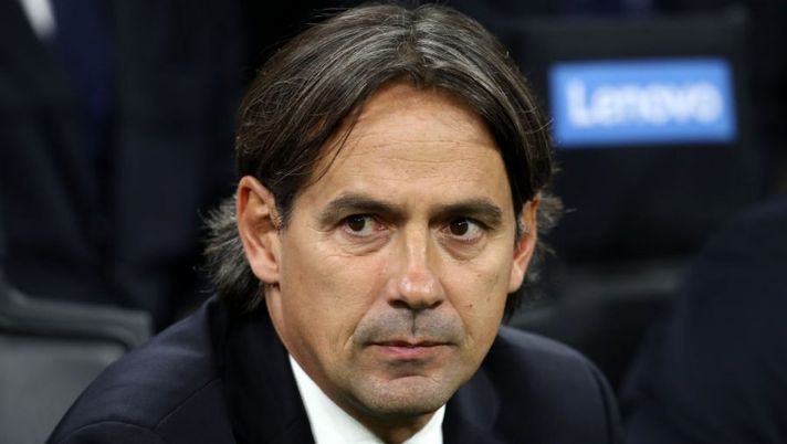 MILAN, ITALY - OCTOBER 29: Simone Inzaghi, Head Coach of FC Internazionale looks on prior to the Serie A match between FC Internazionale and UC Sampdoria at Stadio Giuseppe Meazza on October 29, 2022 in Milan, Italy. (Photo by Marco Luzzani/Getty Images) Inzaghi: “Perché Gosens non gioca! Correa, quando torna Brozovic e lui con Calha…” - immagine 1
