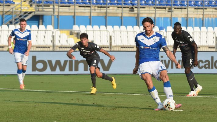 BRESCIA, ITALY - AUGUST 01: Ernesto Torregrossa of Brescia scores his first goal on penalty during the Serie A match between Brescia Calcio and UC Sampdoria at Stadio Mario Rigamonti on August 1, 2020 in Brescia, Italy. (Photo by Pier Marco Tacca/Getty Images) BRESCIA, ITALY - AUGUST 01: Ernesto Torregrossa of Brescia scores his first goal on penalty during the Serie A match between Brescia Calcio and UC Sampdoria at Stadio Mario Rigamonti on August 1, 2020 in Brescia, Italy. (Photo by Pier Marco Tacca/Getty Images)