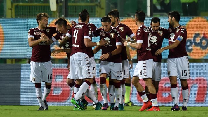 PALERMO, ITALY - OCTOBER 17:  Players of Torino celebrate after scoring their fourth goal during the Serie A match between US Citta di Palermo and FC Torino at Stadio Renzo Barbera on October 17, 2016 in Palermo, Italy.  (Photo by Tullio M. Puglia/Getty Images) 