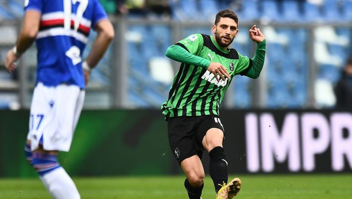 REGGIO NELL'EMILIA, ITALY - JANUARY 04: Domenico Berardi of US Sassuolo in action during the Serie A match between US Sassuolo and UC Sampdoria at Mapei Stadium - Citta' del Tricolore on January 04, 2023 in Reggio nell'Emilia, Italy. (Photo by Alessandro Sabattini/Getty Images) Sassuolo, cosa filtra sulle condizioni di Berardi: il motivo della sostituzione con la Samp - immagine 1