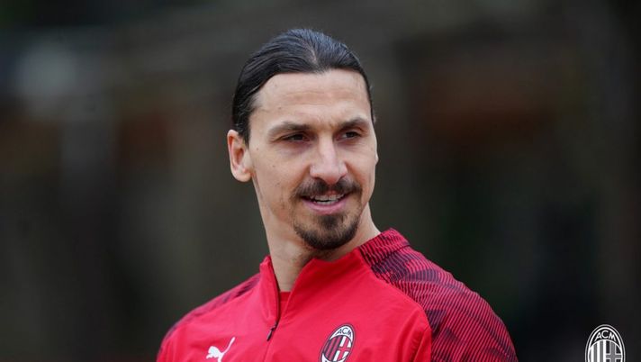 Zlatan Ibrahimovic, in allenamento con il Milan a Milanello (credits: acmilan.com) 