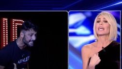 Corona attacca Ilary: “Cornuta, Totti ha scritto un mare di cazzate”. Blasi risponde: “Caciottaro” – VIDEO