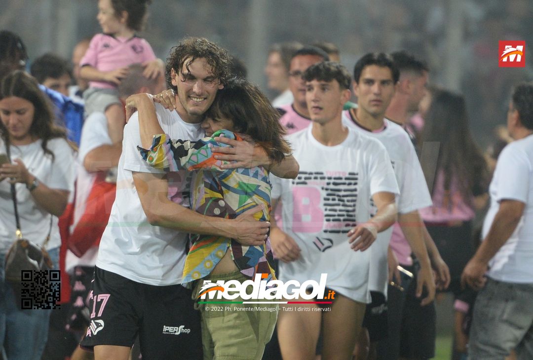 FOTO Palermo in Serie B, i festeggiamenti dei rosanero al Renzo Barbera (Gallery) - immagine 41