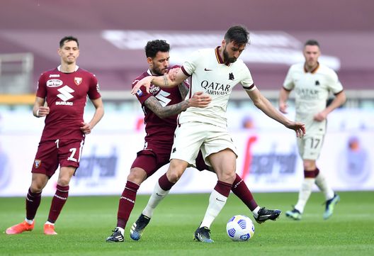 TURIN, ITALY - APRIL 18: Antonio Sanabria of Torino F.C. and Bryan Cristante of Roma battle for the ball during the Serie A match between Torino FC and AS Roma at Stadio Olimpico di Torino on April 18, 2021 in Turin, Italy. Sporting stadiums around Italy remain under strict restrictions due to the Coronavirus Pandemic as Government social distancing laws prohibit fans inside venues resulting in games being played behind closed doors. (Photo by Valerio Pennicino/Getty Images) TURIN, ITALY - APRIL 18: Antonio Sanabria of Torino F.C. and Bryan Cristante of Roma battle for the ball during the Serie A match between Torino FC and AS Roma at Stadio Olimpico di Torino on April 18, 2021 in Turin, Italy. Sporting stadiums around Italy remain under strict restrictions due to the Coronavirus Pandemic as Government social distancing laws prohibit fans inside venues resulting in games being played behind closed doors. (Photo by Valerio Pennicino/Getty Images)
