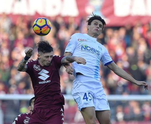 TURIN, ITALY - NOVEMBER 19: Daniele Baselli (L) of Torino FC goes up with Roberto Inglese of AC Chievo Verona during the Serie A match between Torino FC and AC Chievo Verona at Stadio Olimpico di Torino on November 19, 2017 in Turin, Italy. (Photo by Valerio Pennicino/Getty Images) TURIN, ITALY - NOVEMBER 19: Daniele Baselli (L) of Torino FC goes up with Roberto Inglese of AC Chievo Verona during the Serie A match between Torino FC and AC Chievo Verona at Stadio Olimpico di Torino on November 19, 2017 in Turin, Italy. (Photo by Valerio Pennicino/Getty Images)