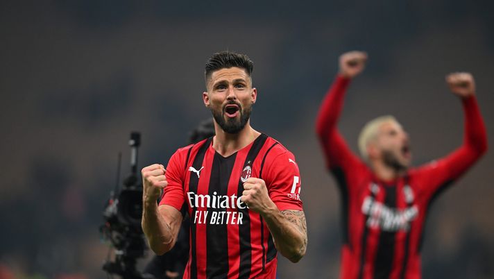 MILAN, ITALY - FEBRUARY 05: Olivier Giroud of AC Milan celebrates the win at the end of the Serie A match between FC Internazionale and AC Milan at Stadio Giuseppe Meazza on February 05, 2022 in Milan, Italy. (Photo by Claudio Villa/AC Milan via Getty Images) Pagelle Inter – Milan 1-2: Giroud ribalta il derby! – Voti Fantacalcio - immagine 1