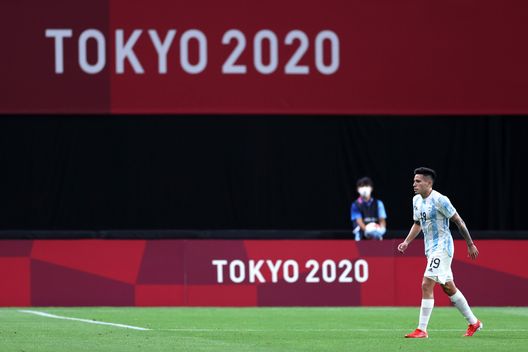 SAPPORO, JAPAN - JULY 22: Francisco Ortega #19 of Team Argentina leaves the field after being shown a red card during the Men's First Round Group C match between Argentina and Australia during the Tokyo 2020 Olympic Games at Sapporo Dome on July 22, 2021 in Sapporo, Hokkaido, Japan. (Photo by Masashi Hara/Getty Images) SAPPORO, JAPAN - JULY 22: Francisco Ortega #19 of Team Argentina leaves the field after being shown a red card during the Men's First Round Group C match between Argentina and Australia during the Tokyo 2020 Olympic Games at Sapporo Dome on July 22, 2021 in Sapporo, Hokkaido, Japan. (Photo by Masashi Hara/Getty Images)