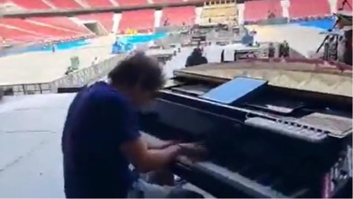 Prove tecniche e derby: un pianista suona l’inno del Real Madrid nello stadio dell’Atletico - immagine 1